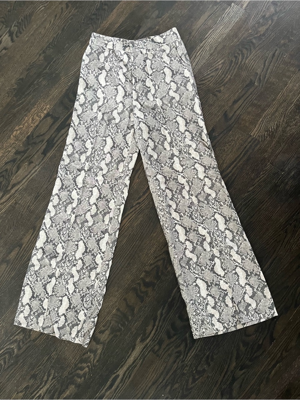 H&M Snake-Print Gray & Cream Wide Leg Lightweight High Rise Pants Pockets Size 2